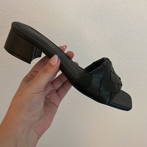 Marc fisher black sandals